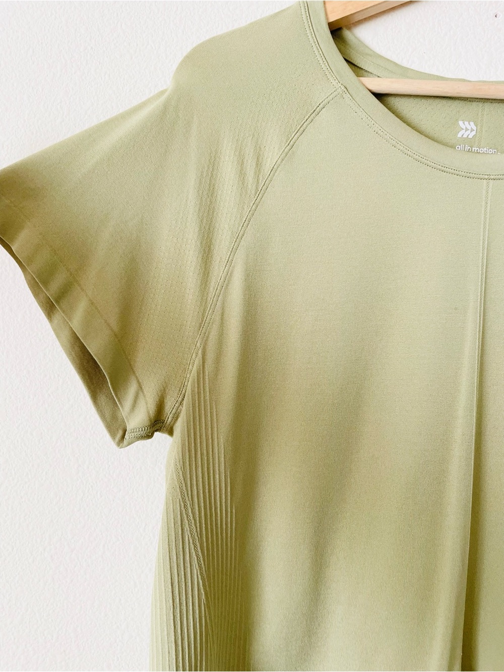 All in motion MEDIUM seamless boxy fit short sleeve top in bronze green - Picture 2 of 5